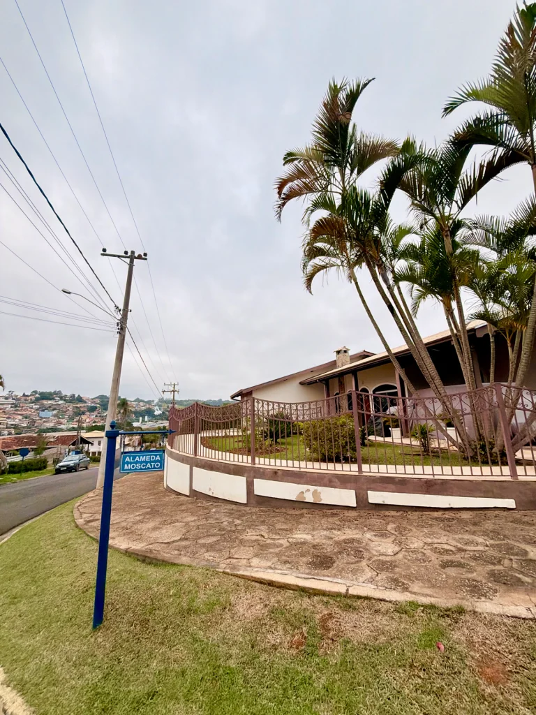 CASA TÉRREA À VENDA EM CONDOMÍNIO- SÃO ROQUE